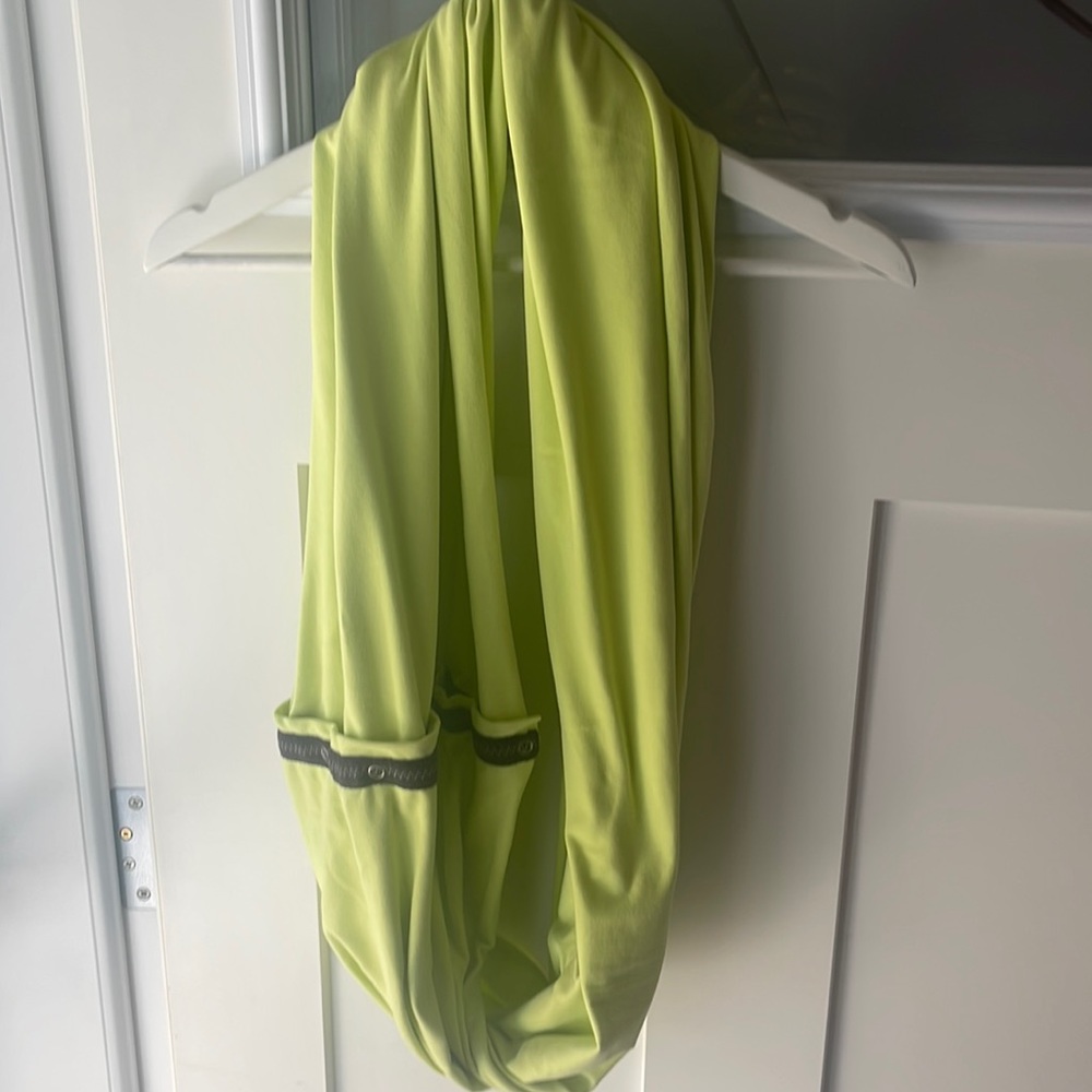 Lululemon infinity scarf